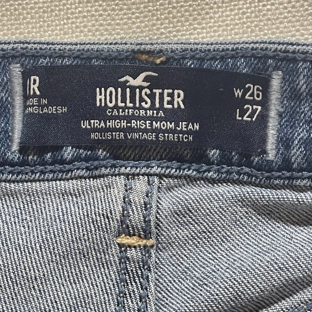 Hollister Ultra High Rise Mom Jeans 26 Distressed